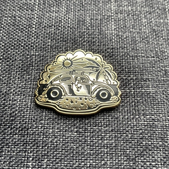 Summer Retro Beach Surfing Car Gold Hard Enamel Pin Skeleton - Picture 3 of 3